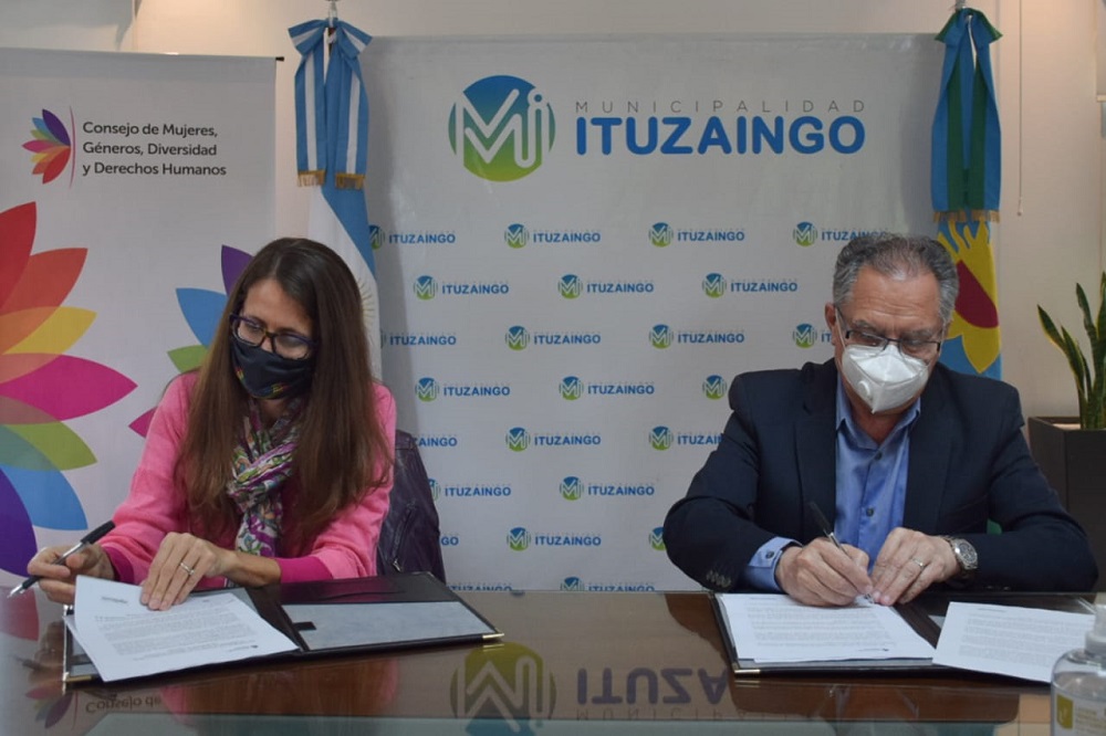 DESCALZO Y GÓMEZ ALCORTA FIRMAN CONVENIO EN ITUZAINGÓ