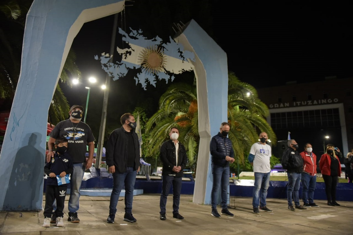 HOMENAJE A LOS CAÍDOS EN MALVINAS