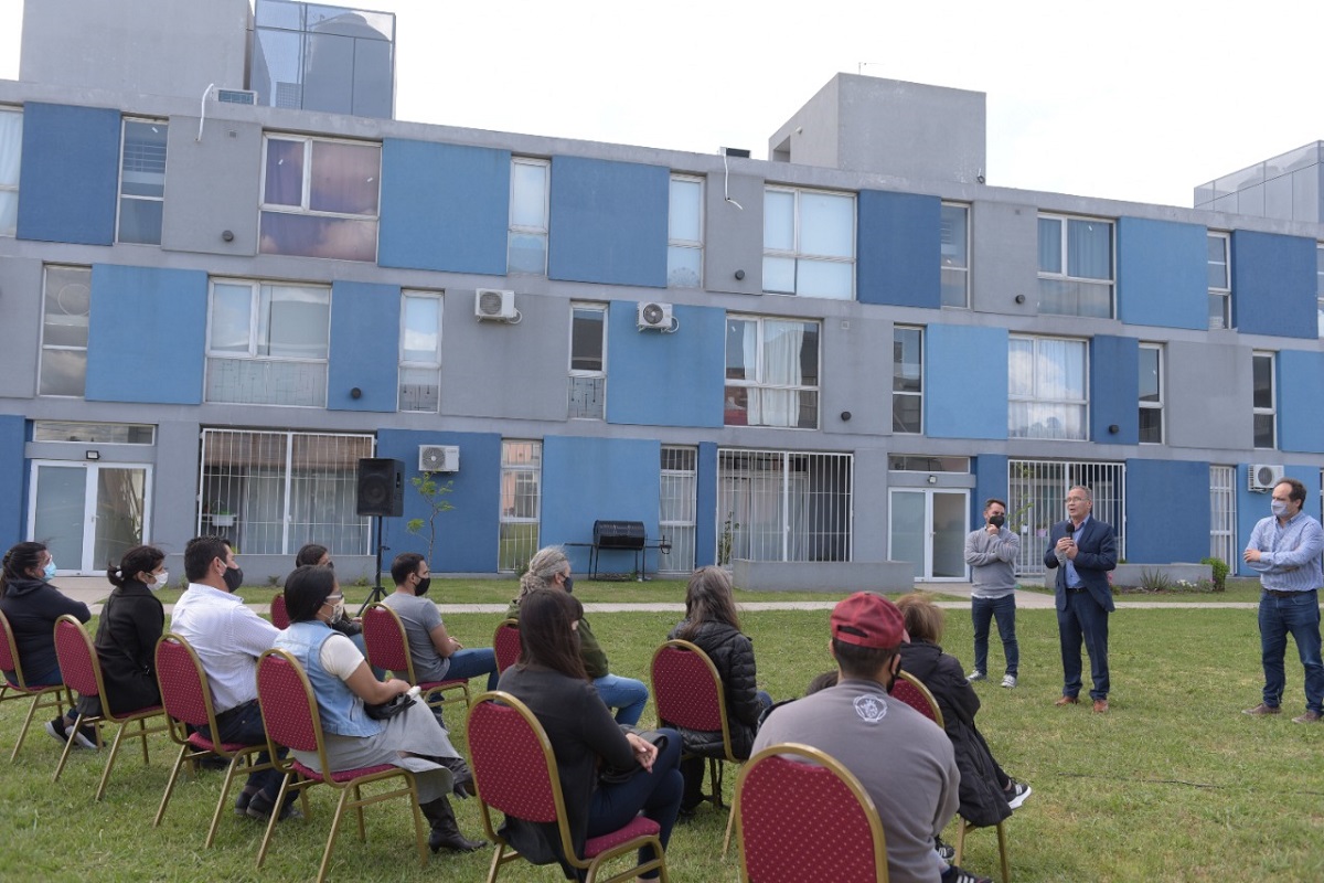 DESCALZO Y MAGGIOTTI ENTREGARON VIVIENDAS Y CRÉDITOS CASA PROPIA