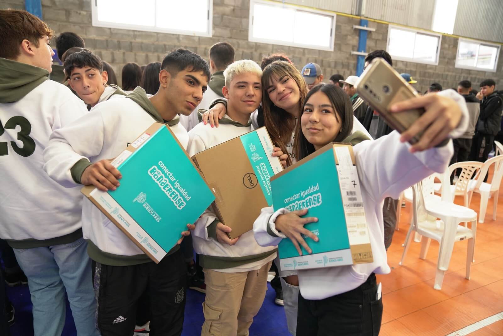 entrega de computadoras ituzaingo