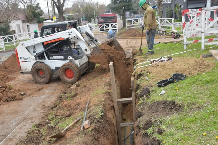 AVANZAN LAS OBRAS DE CLOACAS Y AGUA POTABLE