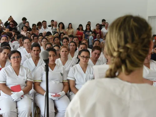 DESCALZO ENCABEZÓ LA ENTREGA DE DIPLOMAS DE LA ESCUELA DE ENFERMERÍA 