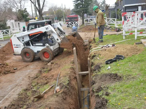 AVANZAN LAS OBRAS DE CLOACAS Y AGUA POTABLE