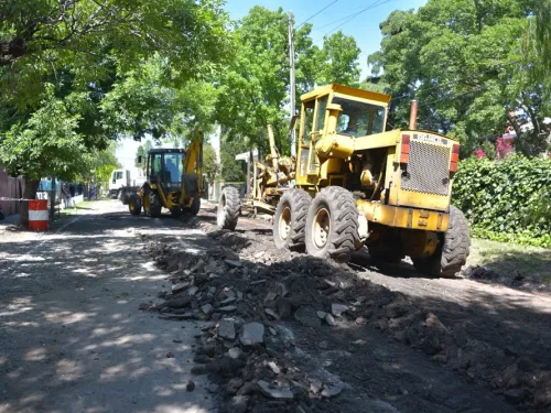 COMENZÓ LA PAVIMENTACIÓN EN BARRIO "LAS CABAÑAS"