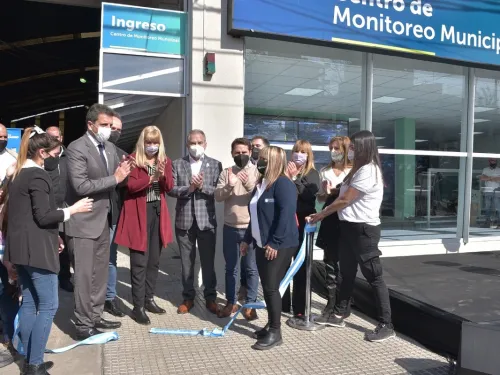 SEGURIDAD: DESCALZO Y MASSA INAUGURARON NUEVO CENTRO DE MONITOREO